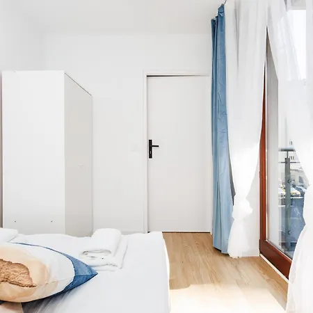 Apartament Pretty 4 Bedroom X Parking Spot X Center - By Upstairs