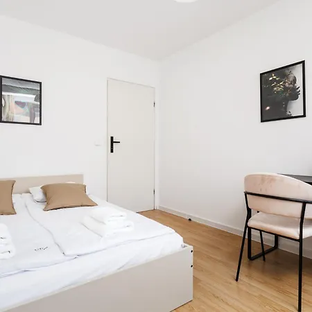 Pretty 4 Bedroom In Center - By Upstairs Cracovia